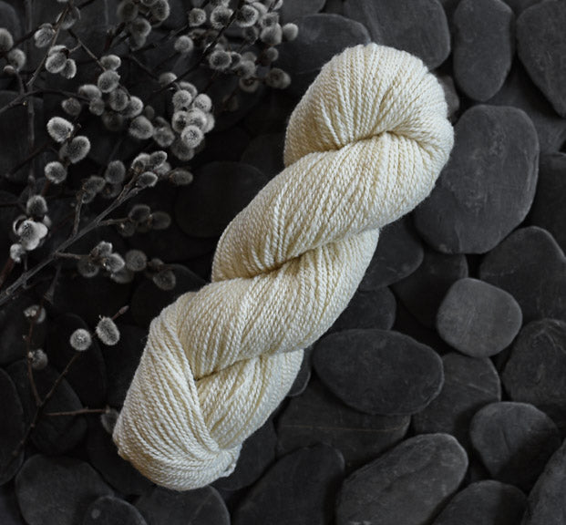 Lambie Pie Yarn lambswool undyed Dk weight 297 metres (325 yar